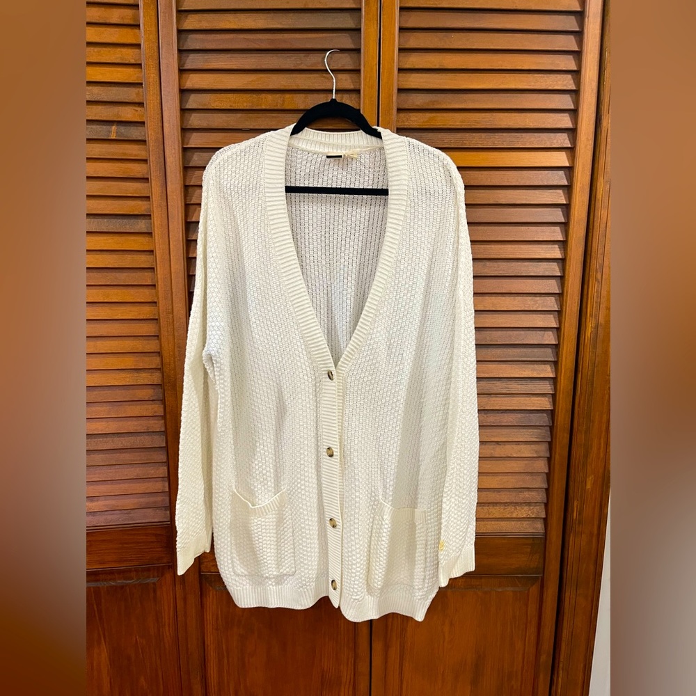White long sleeve knit cardigan